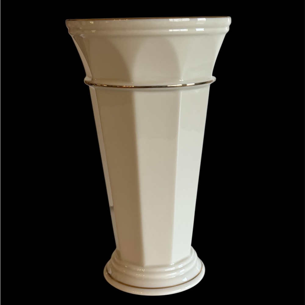 Lenox Classic Ivory Ceramic Vase